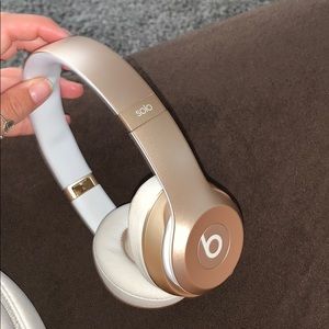 Gold Wireless Solo3 Beats by Dre headphones &case